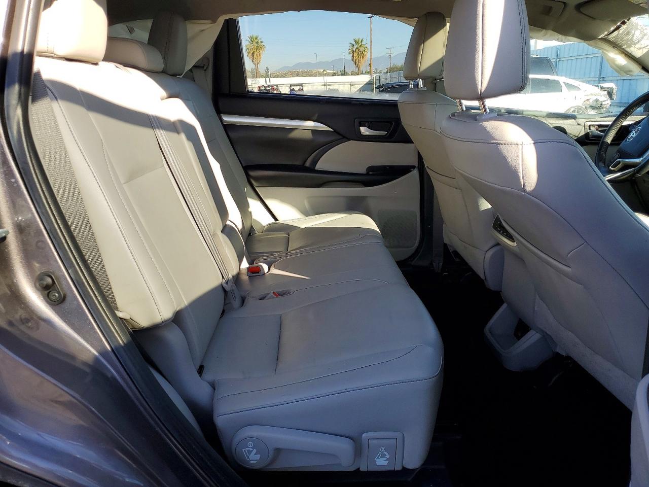 2019 TOYOTA HIGHLANDER photo 11