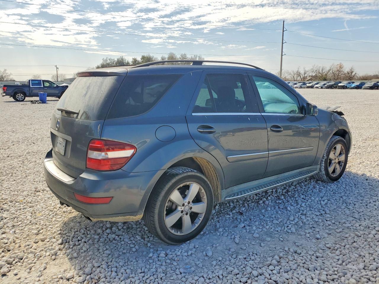 2011 MERCEDES-BENZ ML 350 photo 3