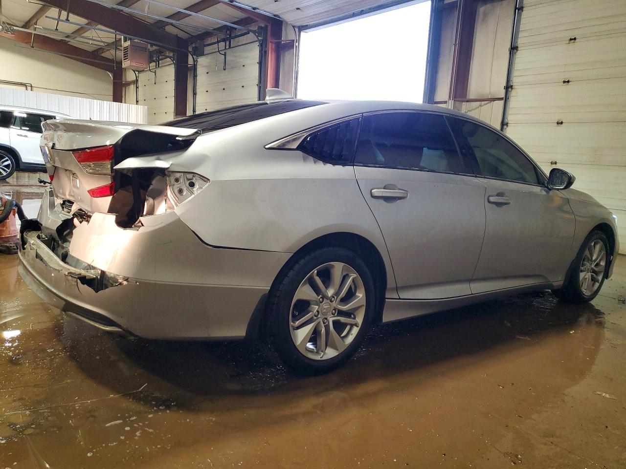 2018 HONDA ACCORD LX photo 3