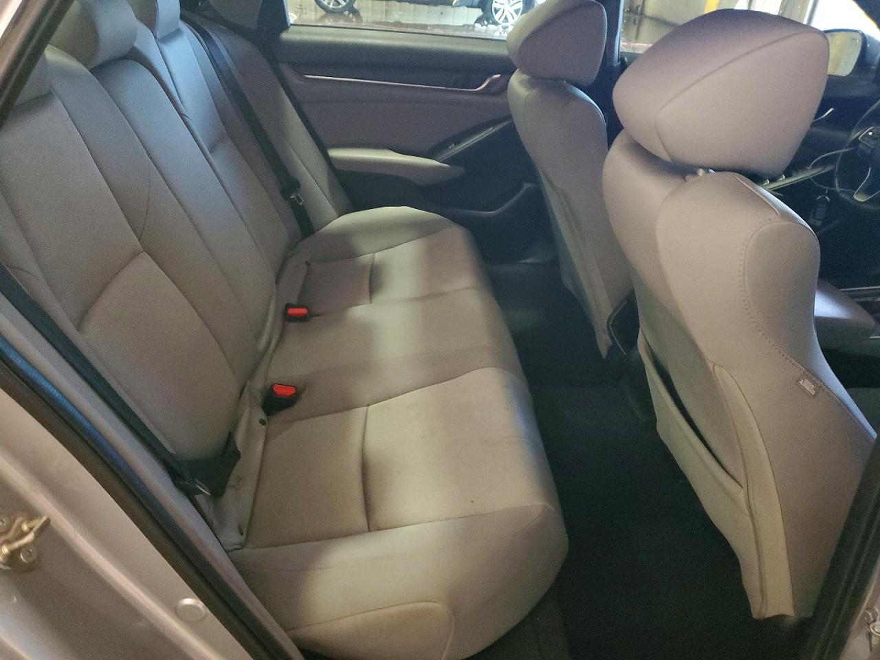 2018 HONDA ACCORD LX photo 10