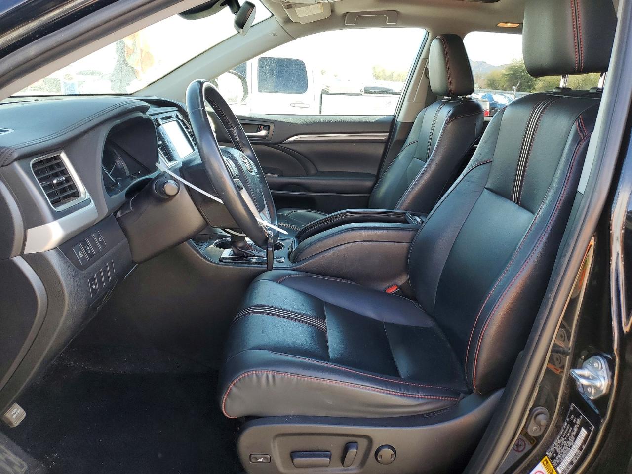 2019 TOYOTA HIGHLANDER SE photo 13