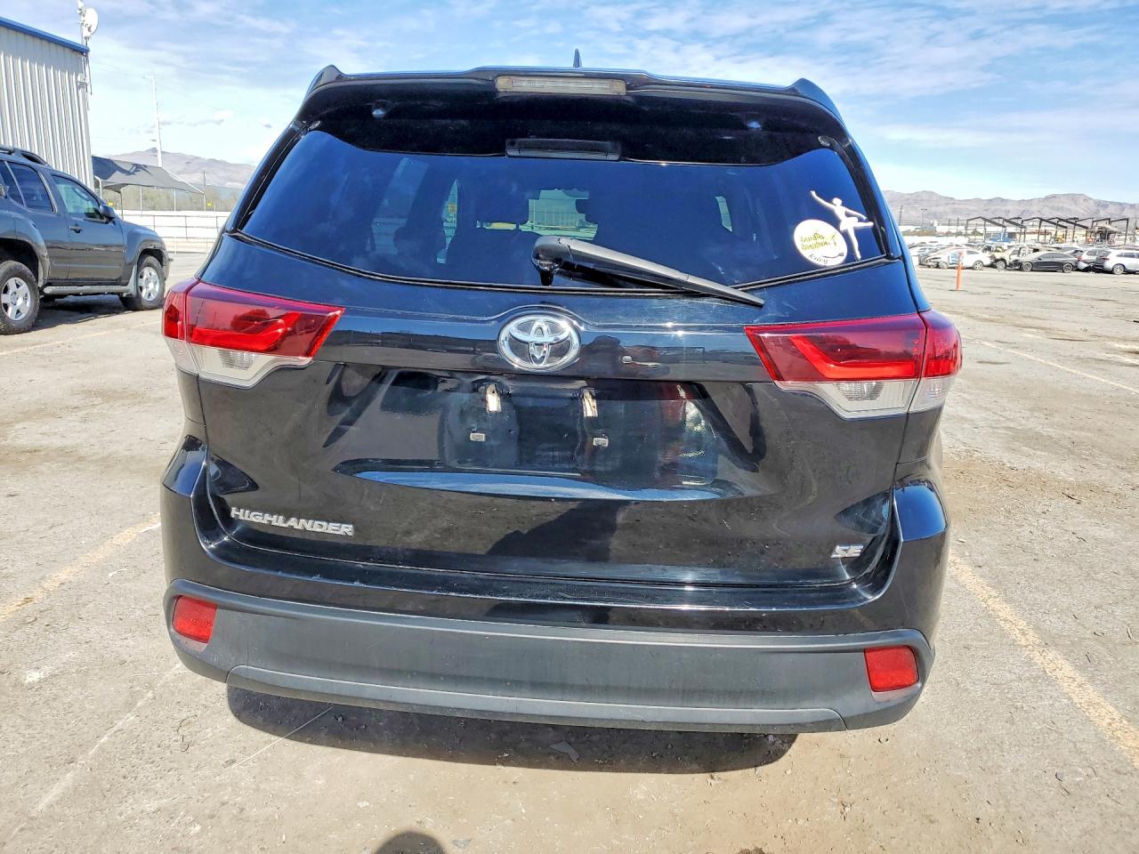 2019 TOYOTA HIGHLANDER SE photo 11