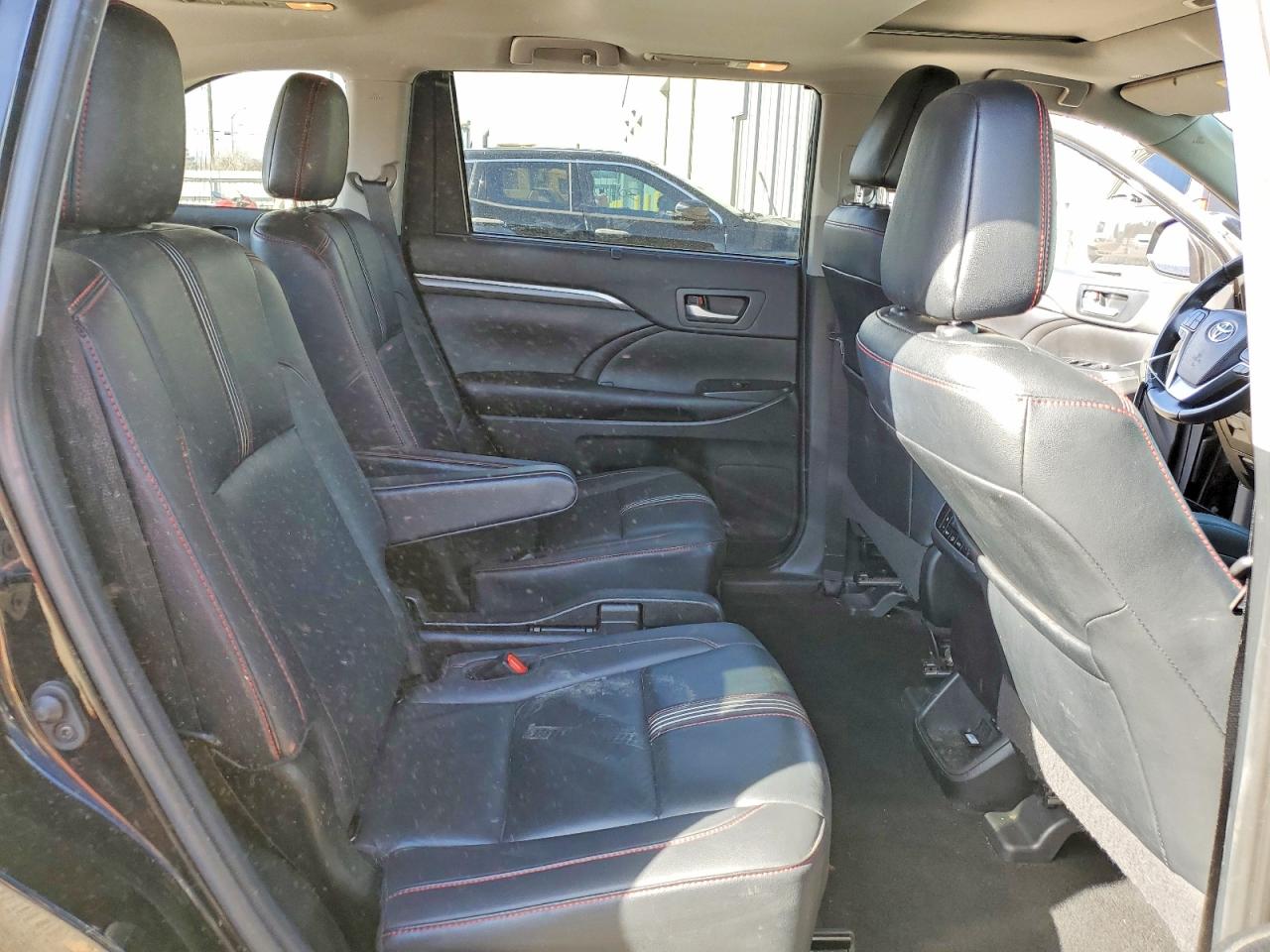 2019 TOYOTA HIGHLANDER SE photo 21