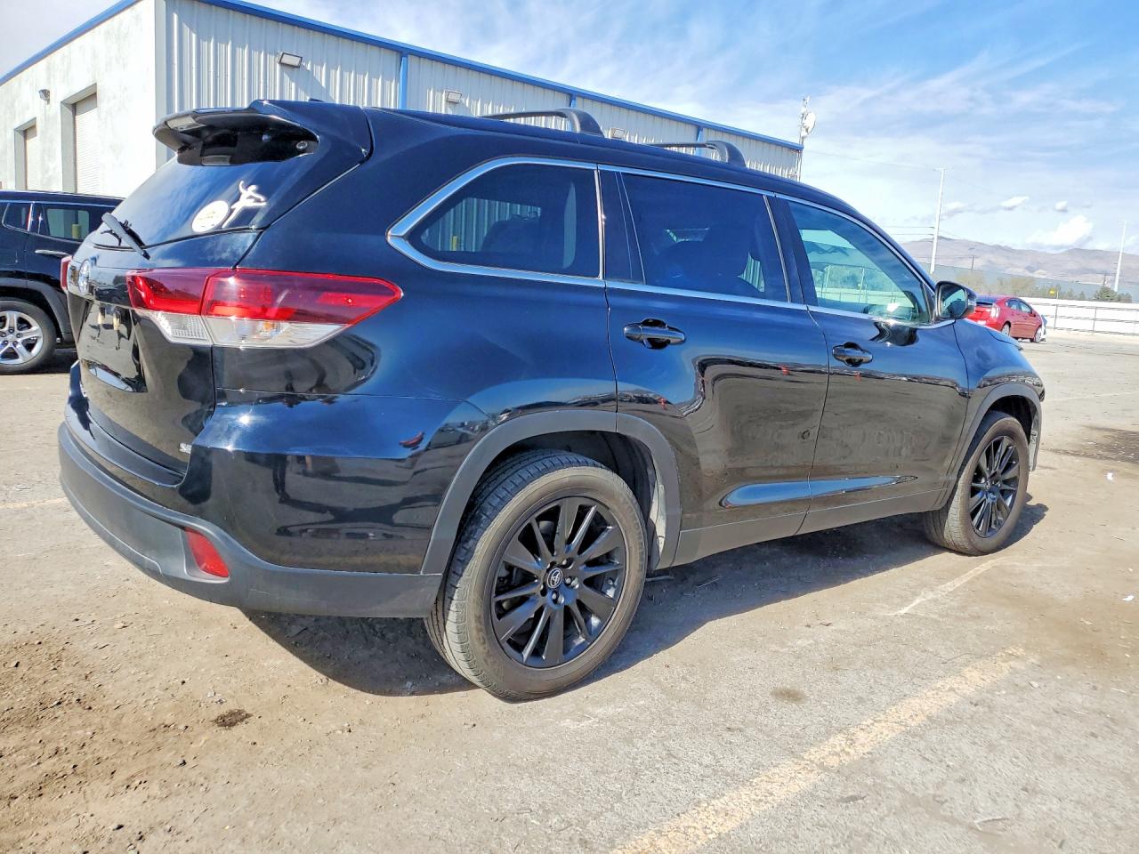 2019 TOYOTA HIGHLANDER SE photo 5