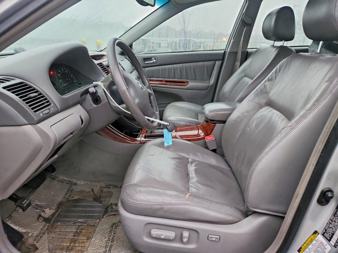 2004 TOYOTA CAMRY photo 25