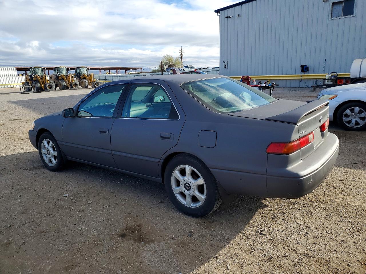 1999 TOYOTA CAMRY CE photo 2