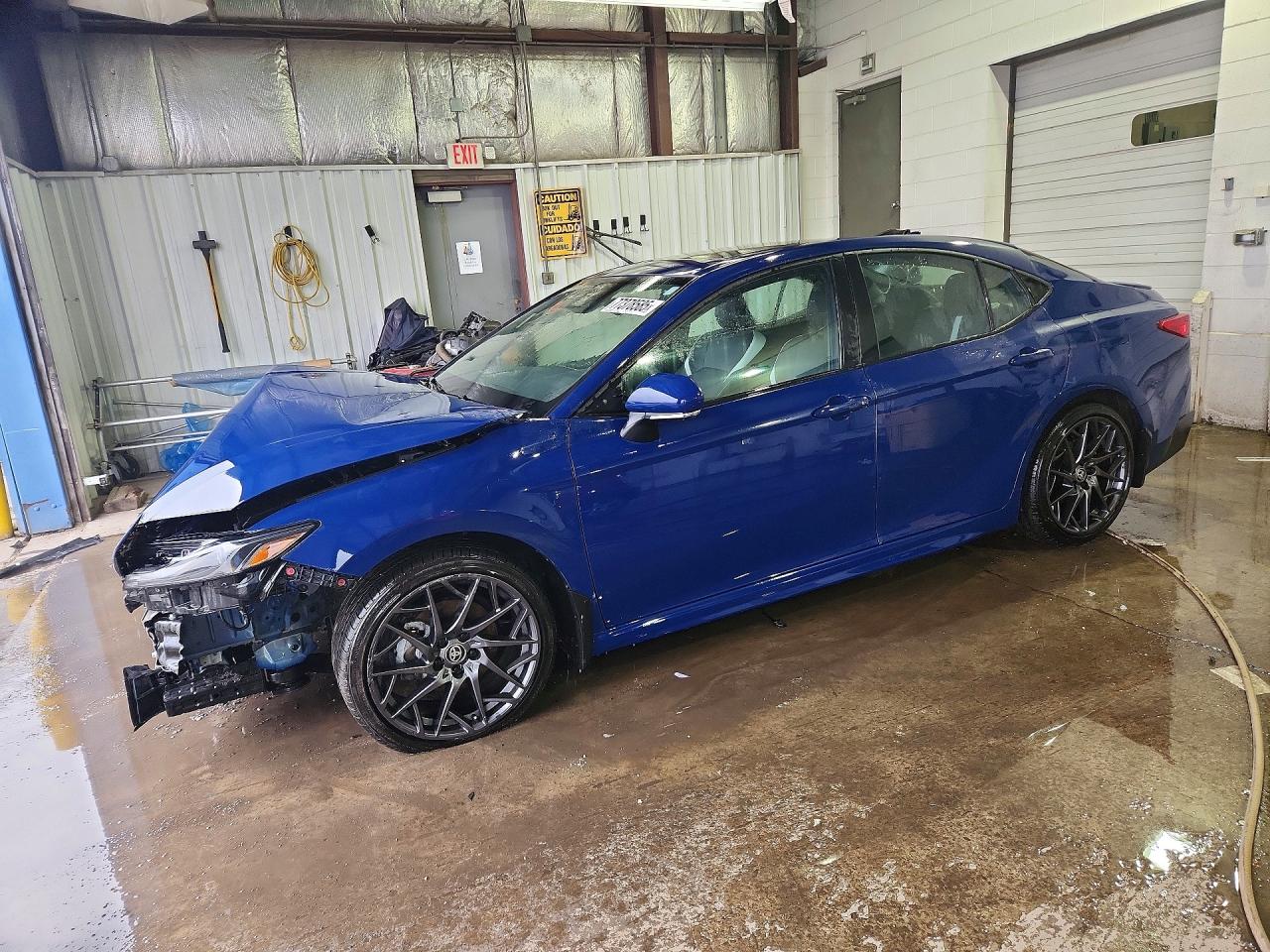 2025 TOYOTA CAMRY