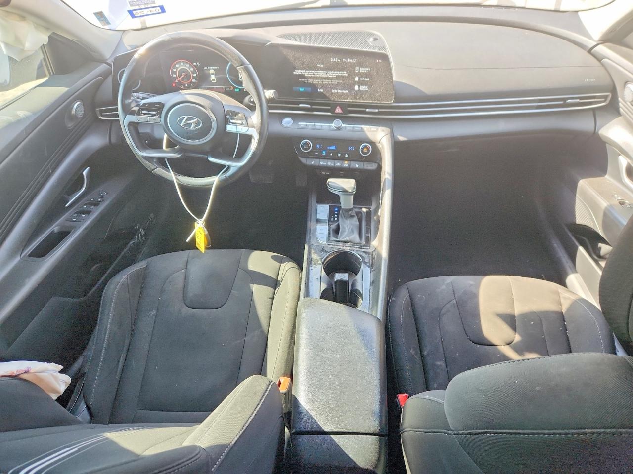 2023 HYUNDAI ELANTRA SEL photo 8