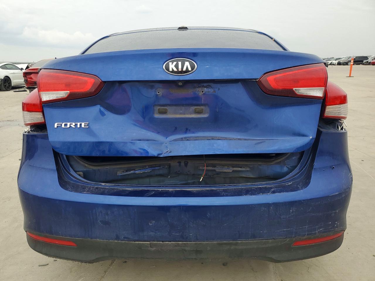 2018 KIA FORTE LX photo 11