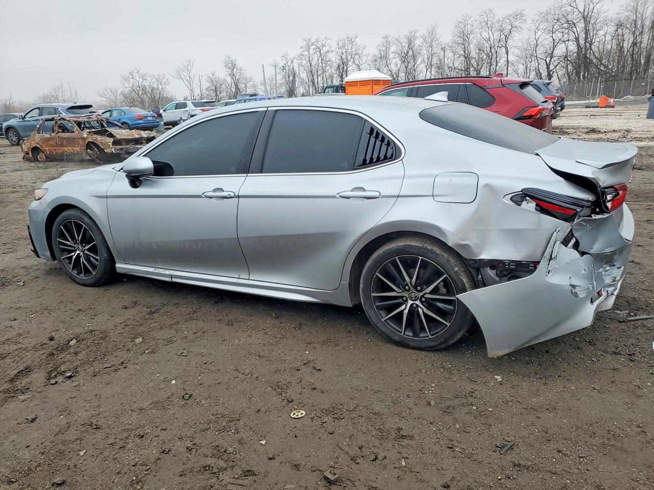 2021 TOYOTA CAMRY SE photo 3