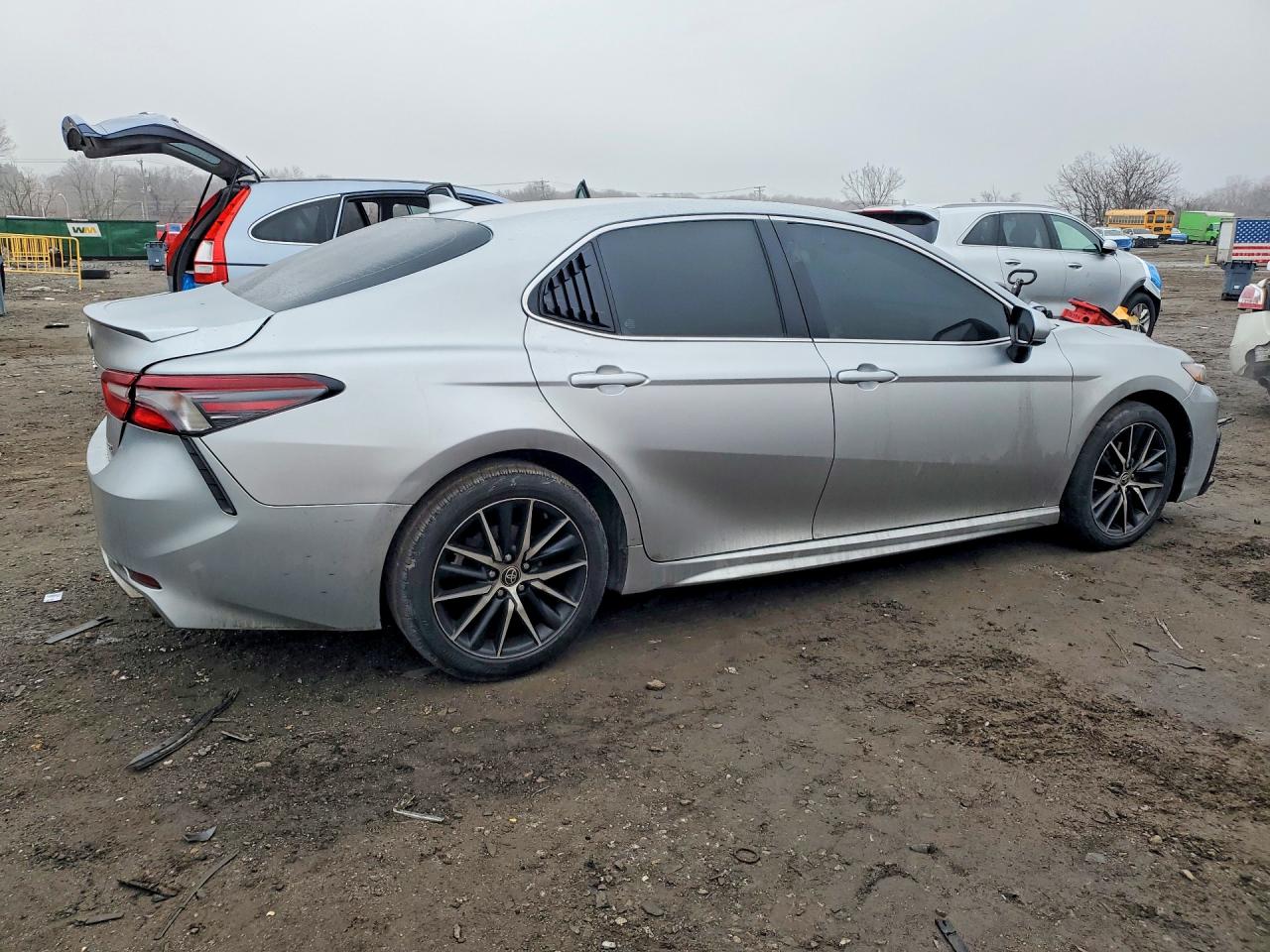 2021 TOYOTA CAMRY SE photo 5