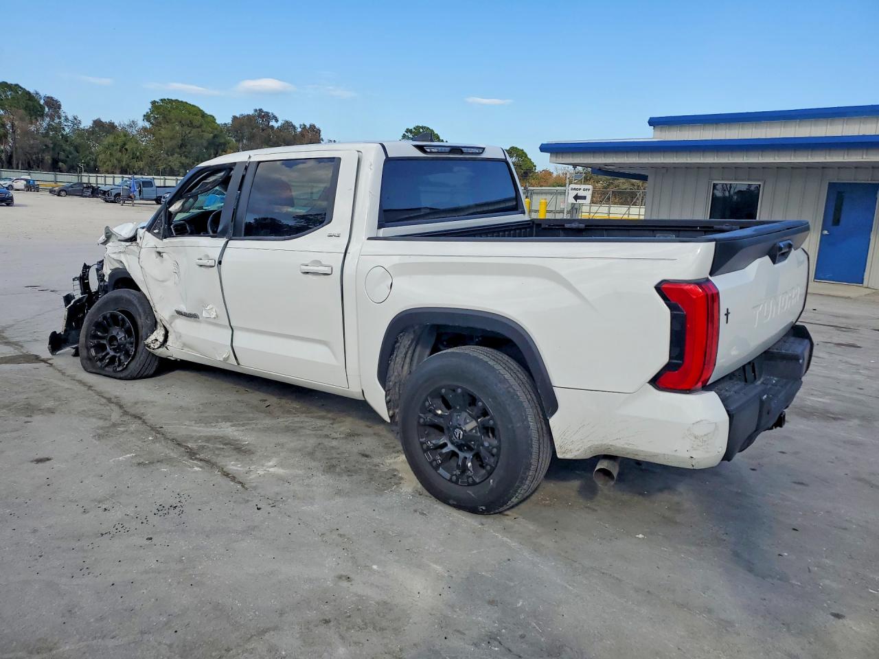2024 TOYOTA TUNDRA CREWMAX SR photo 4