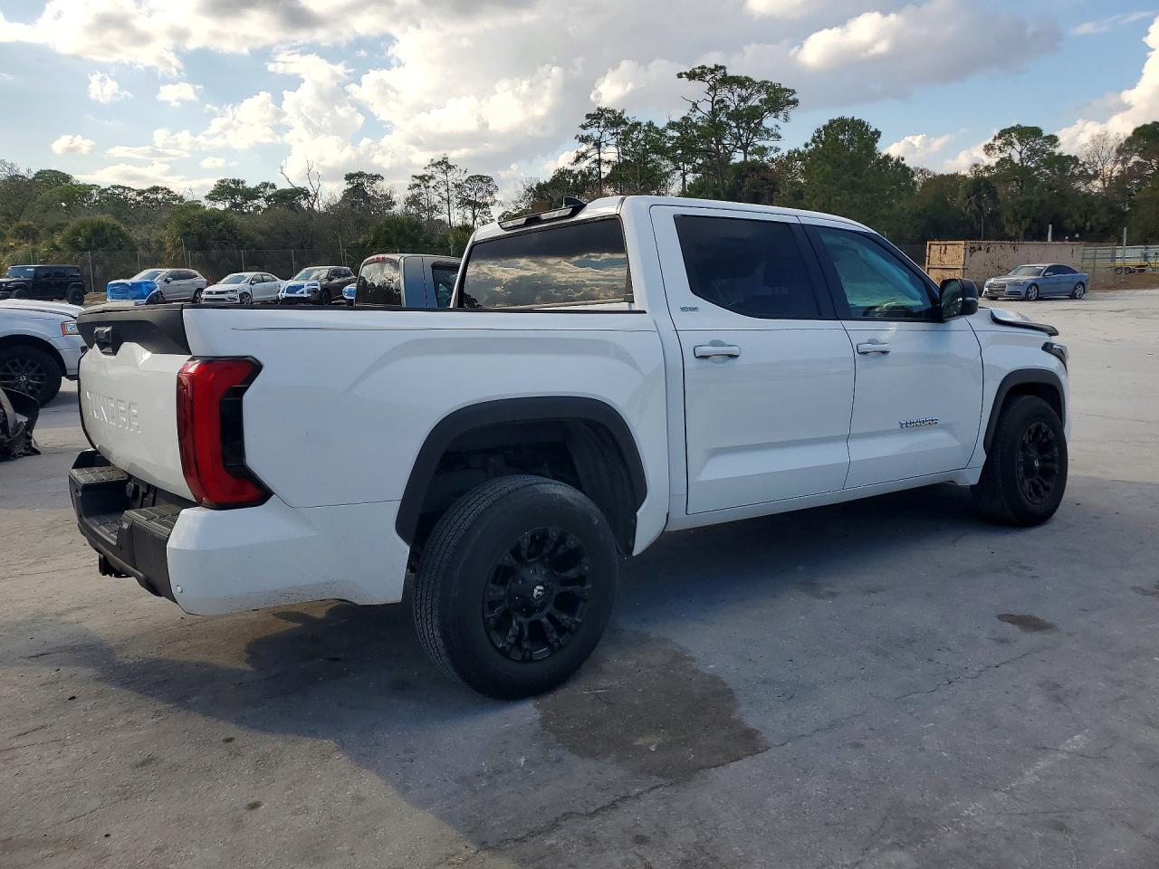 2024 TOYOTA TUNDRA CREWMAX SR photo 7