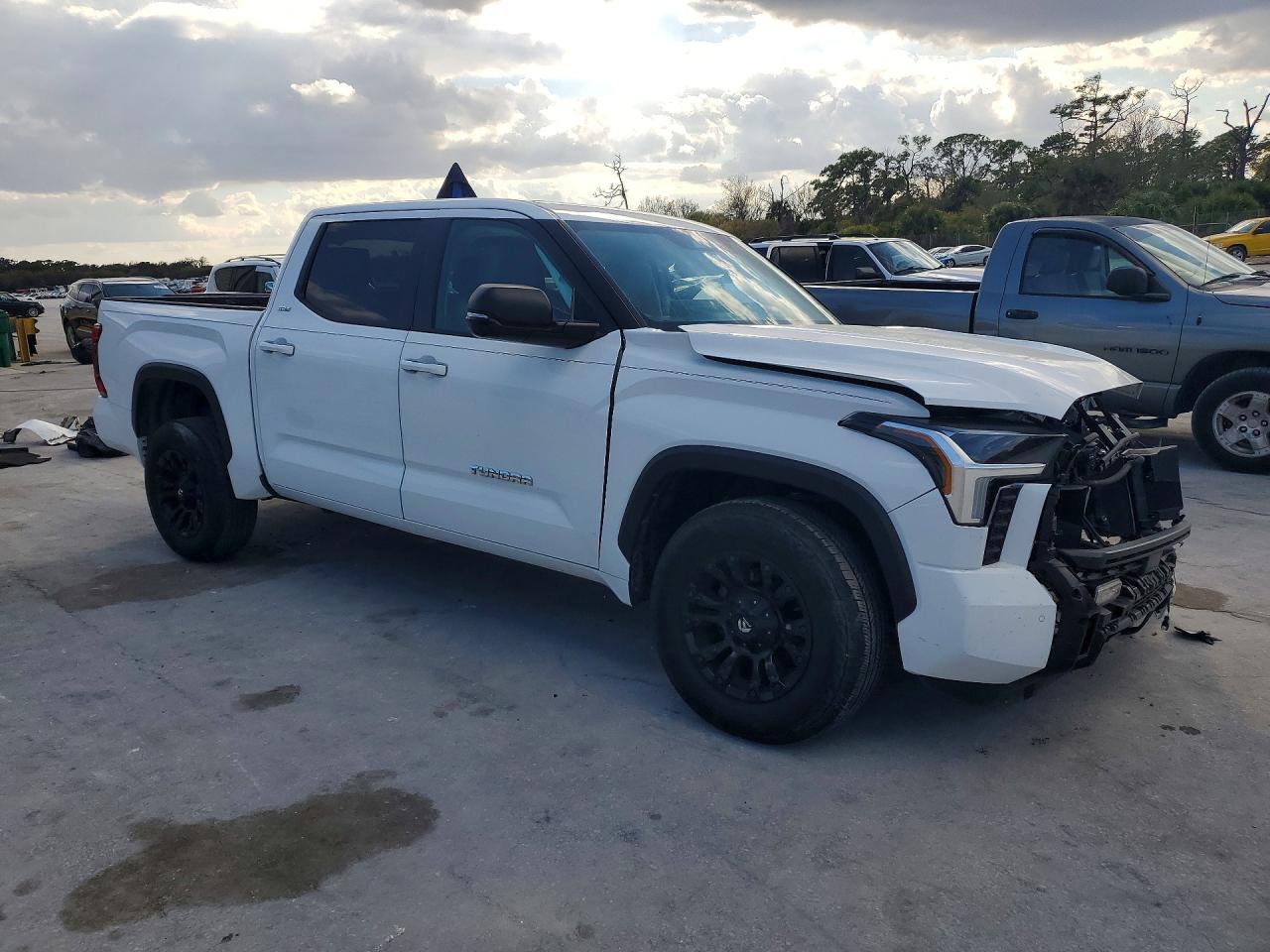 2024 TOYOTA TUNDRA CREWMAX SR photo 10
