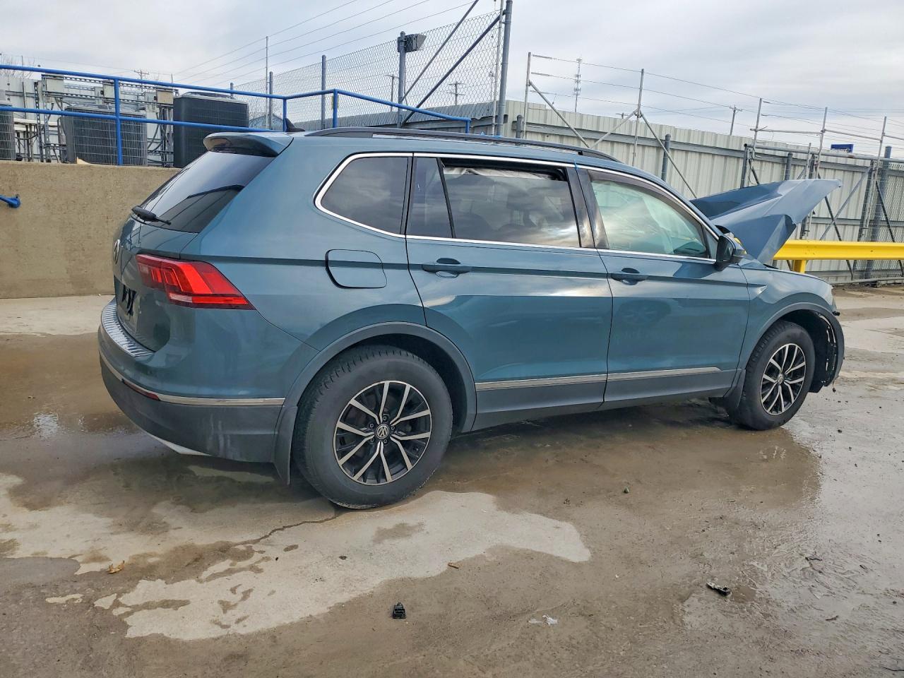 2021 VOLKSWAGEN TIGUAN SE photo 3