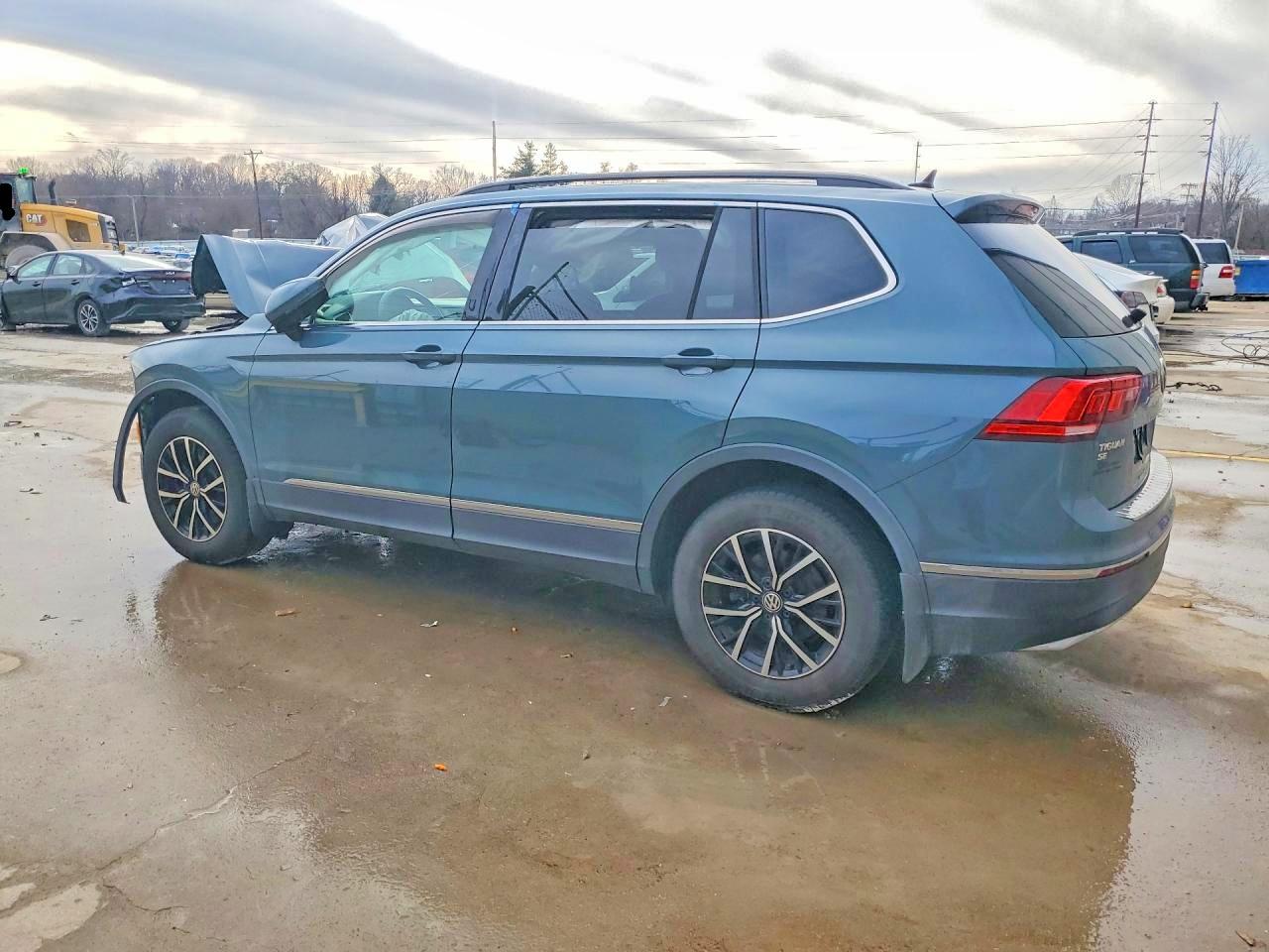 2021 VOLKSWAGEN TIGUAN SE photo 2