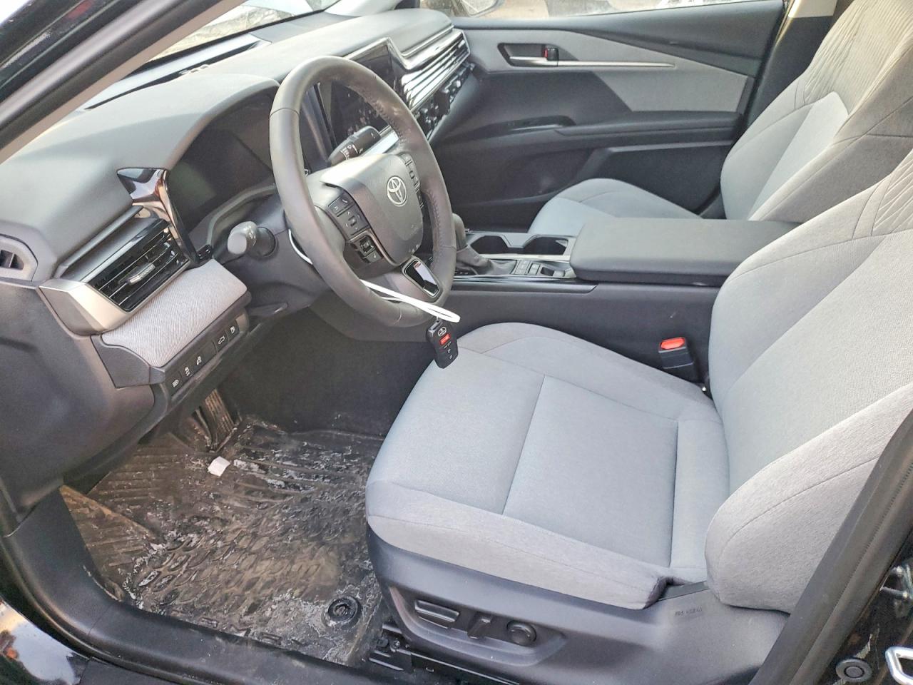 2025 TOYOTA CAMRY photo 19