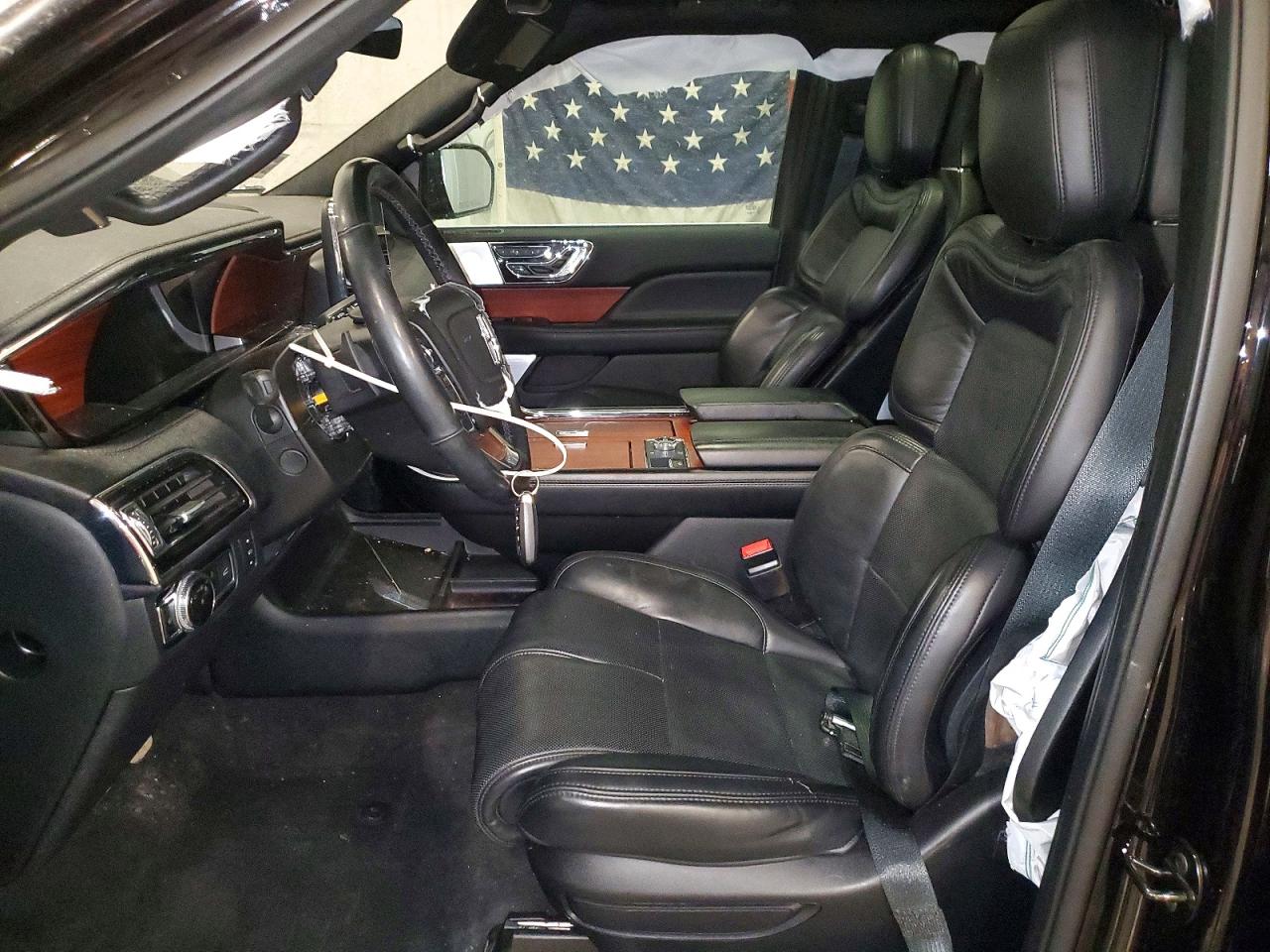 2020 LINCOLN NAVIGATOR L RESERVE photo 13