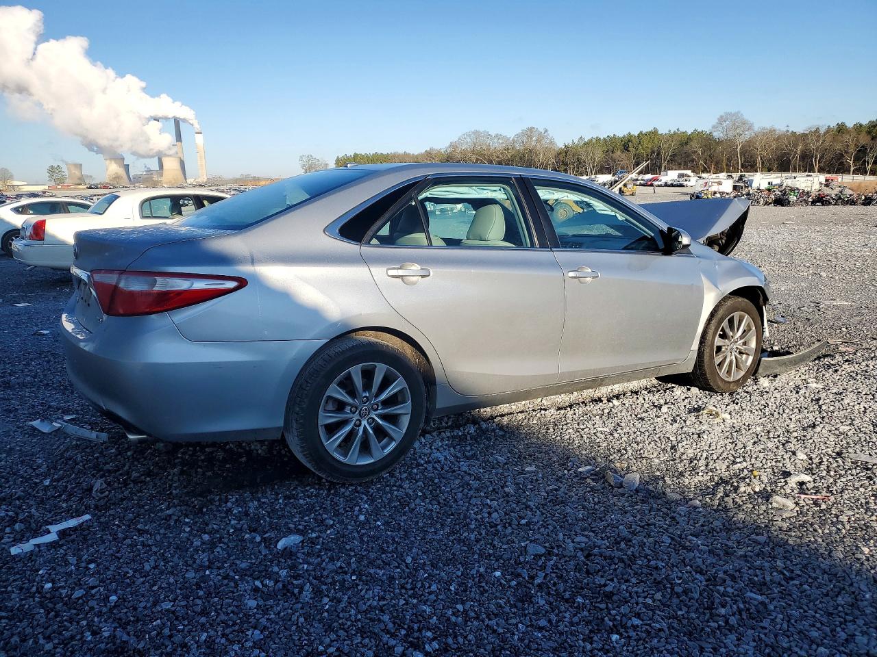 2017 TOYOTA CAMRY XLE photo 3