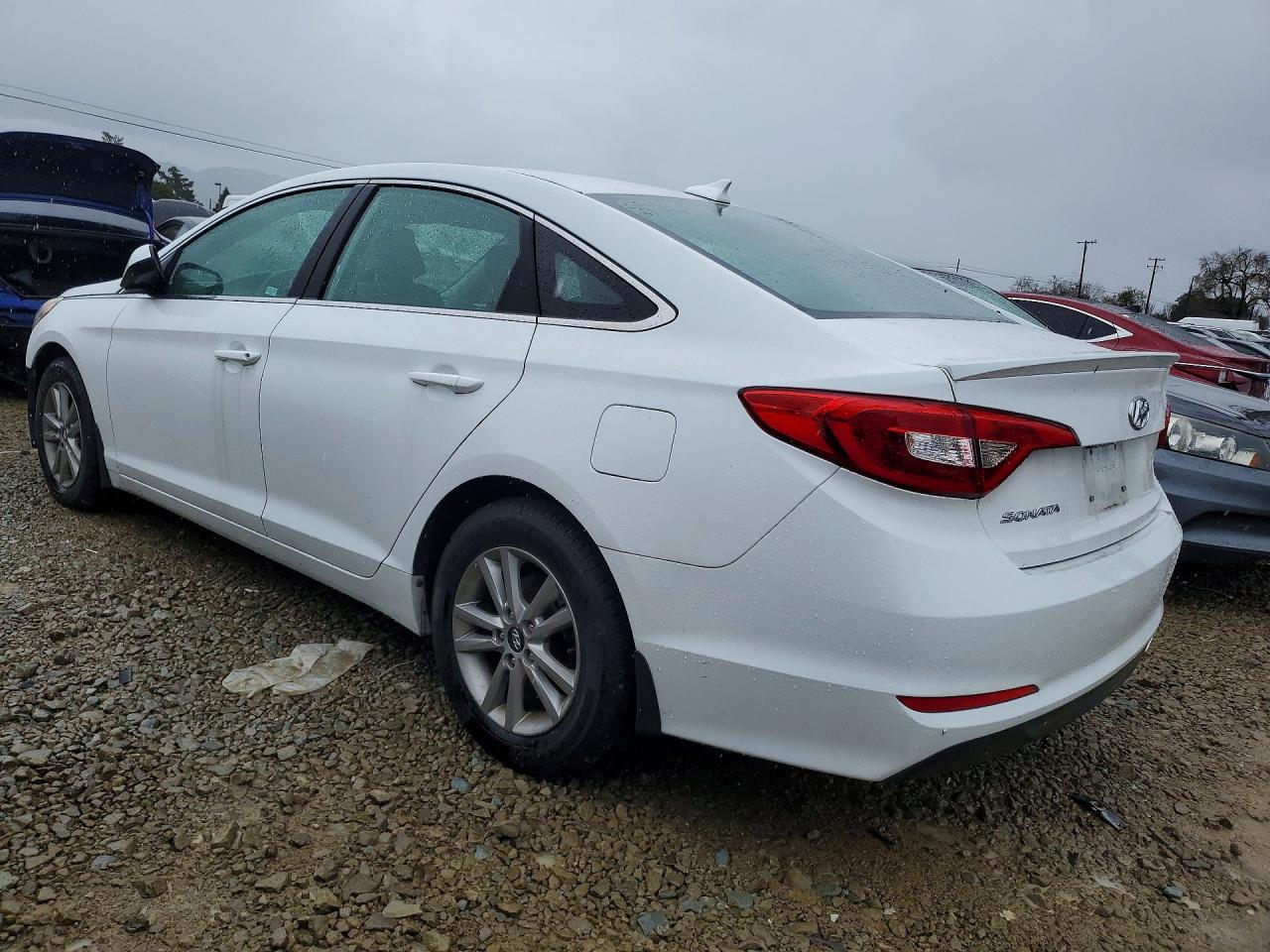 2015 HYUNDAI SONATA SE photo 3