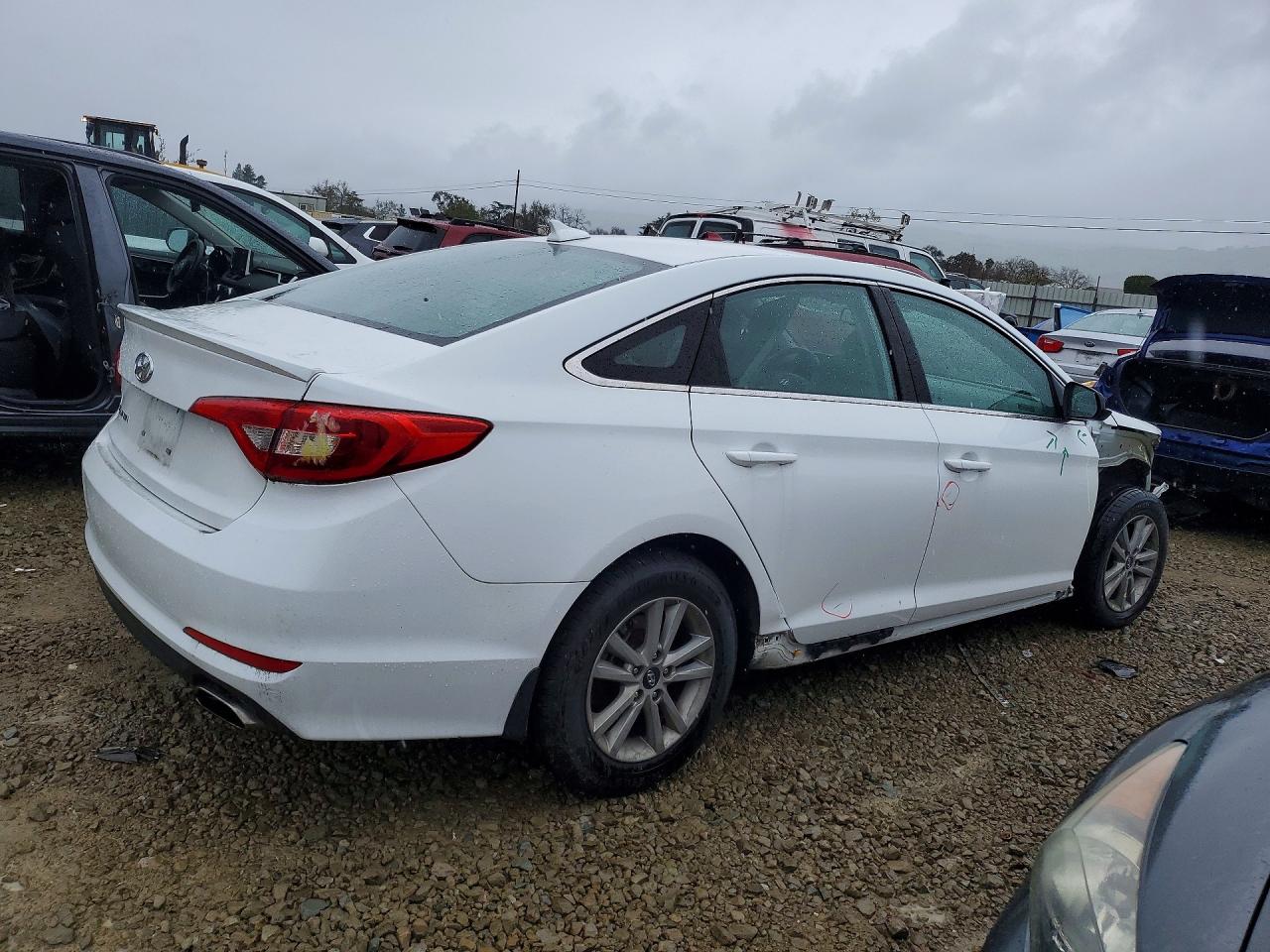 2015 HYUNDAI SONATA SE photo 5