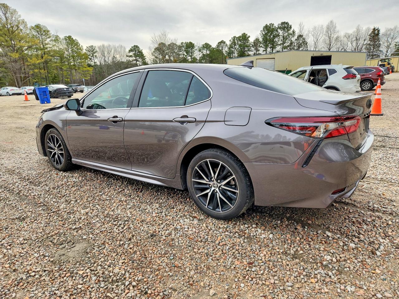 2024 TOYOTA CAMRY SE photo 4