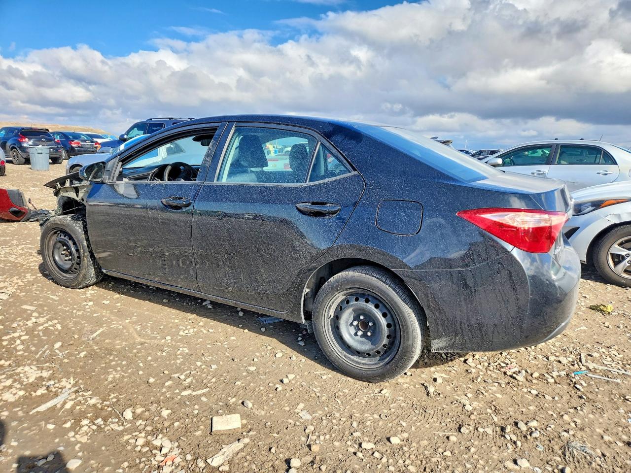 2018 TOYOTA COROLLA LE photo 3