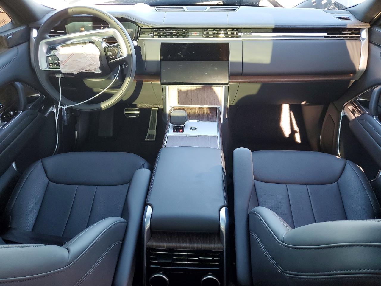 2025 LAND ROVER RANGE ROVER SE photo 8