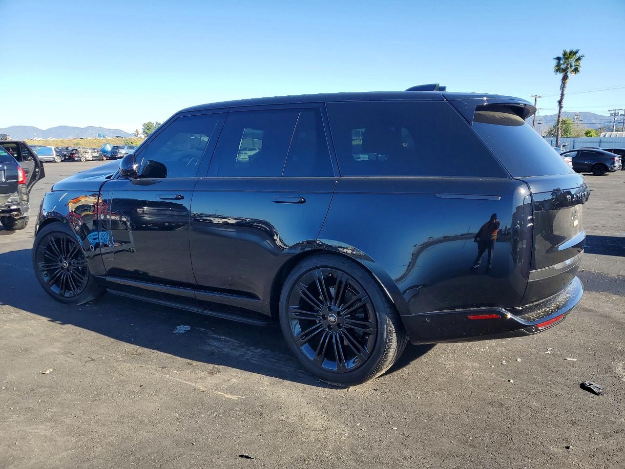 2025 LAND ROVER RANGE ROVER SE photo 2