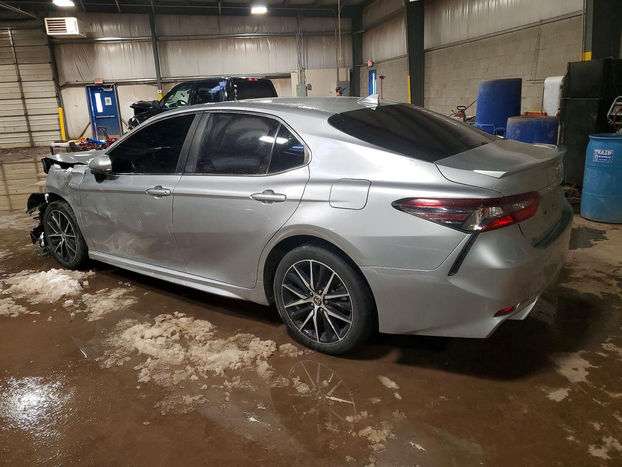 2021 TOYOTA CAMRY SE photo 2