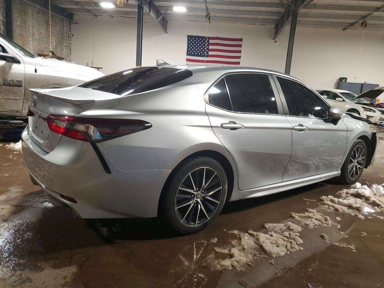 2021 TOYOTA CAMRY SE photo 3