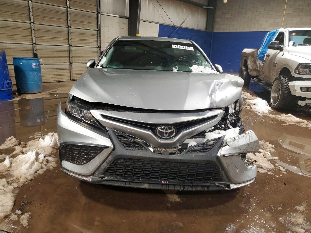 2021 TOYOTA CAMRY SE photo 5