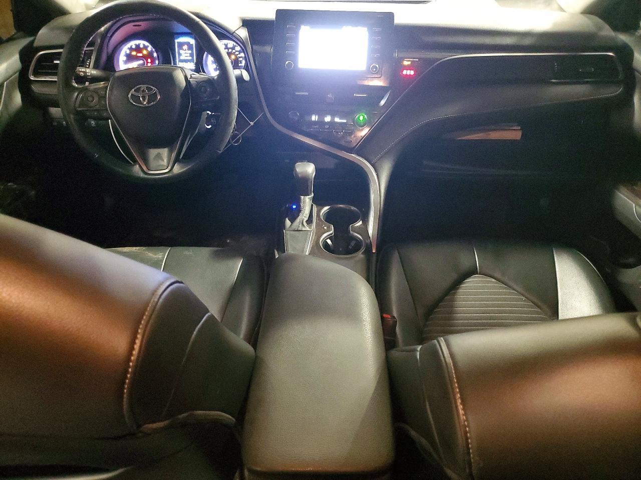 2021 TOYOTA CAMRY SE photo 8