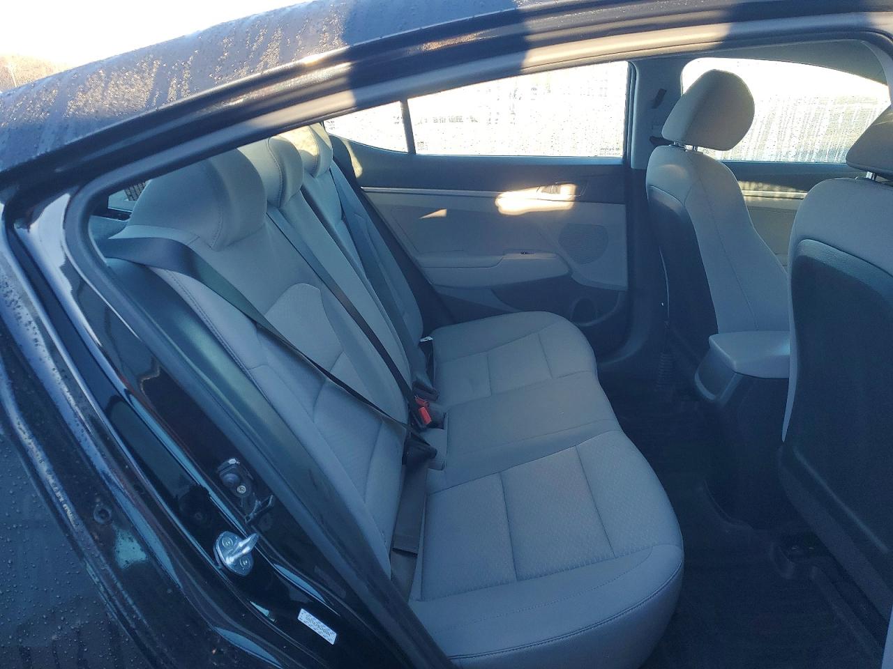 2019 HYUNDAI ELANTRA SE photo 19