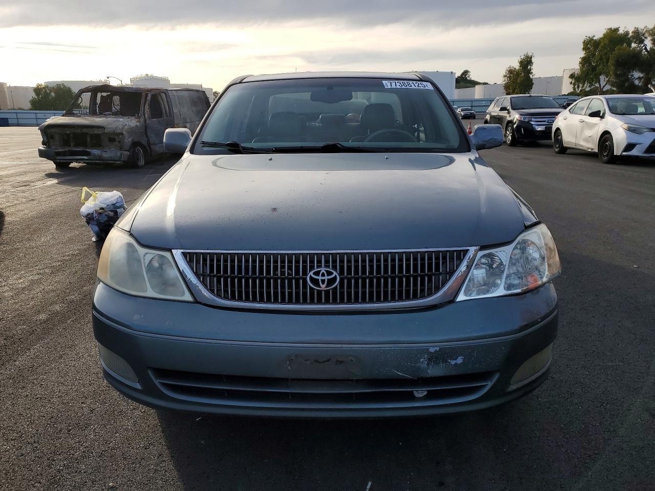 2000 TOYOTA AVALON XL photo 13