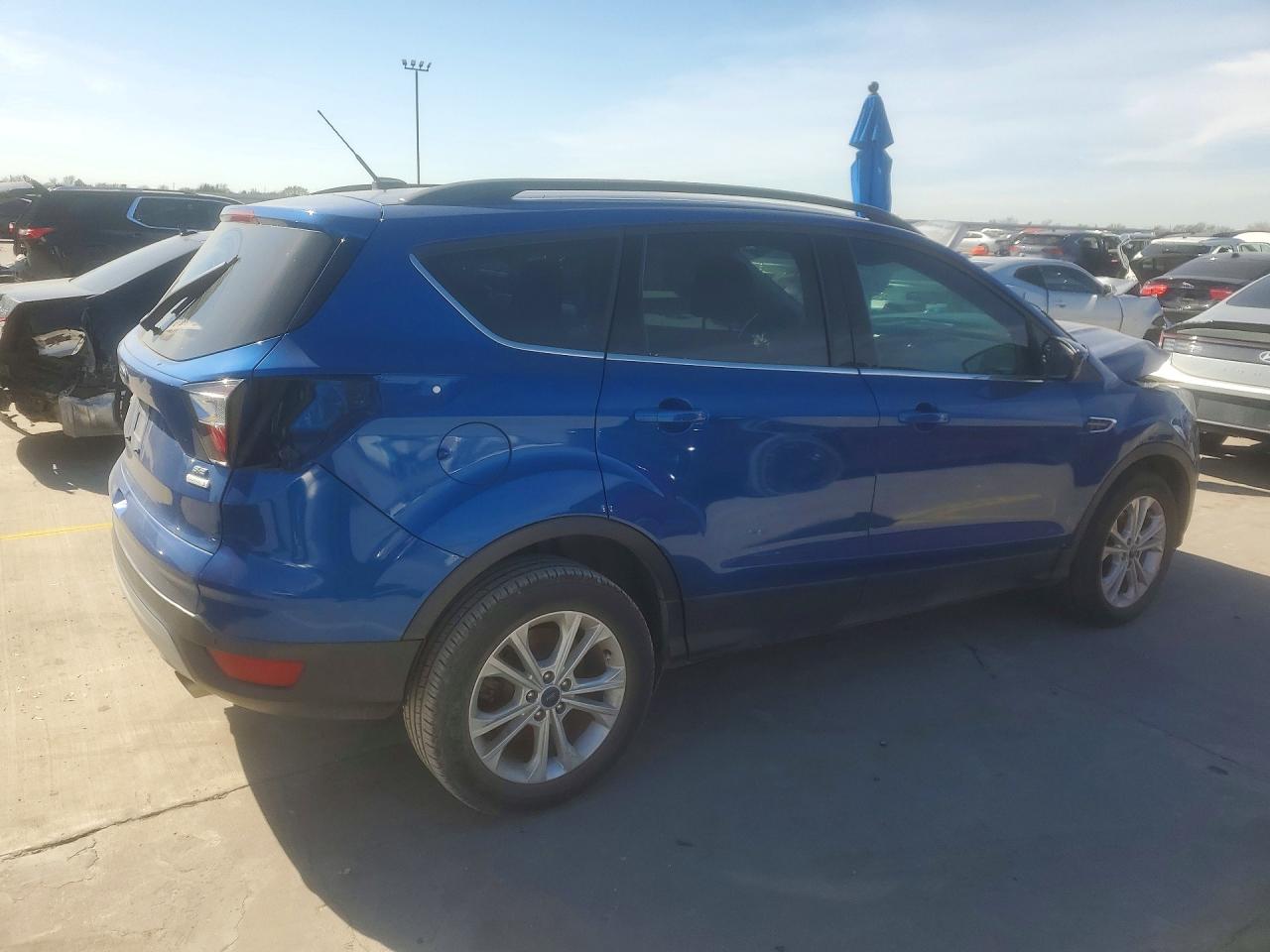 2017 FORD ESCAPE SE photo 3