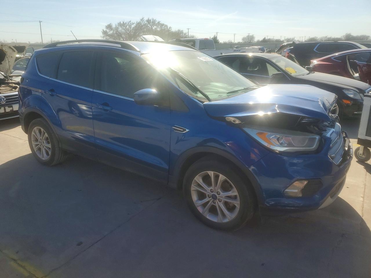 2017 FORD ESCAPE SE photo 4