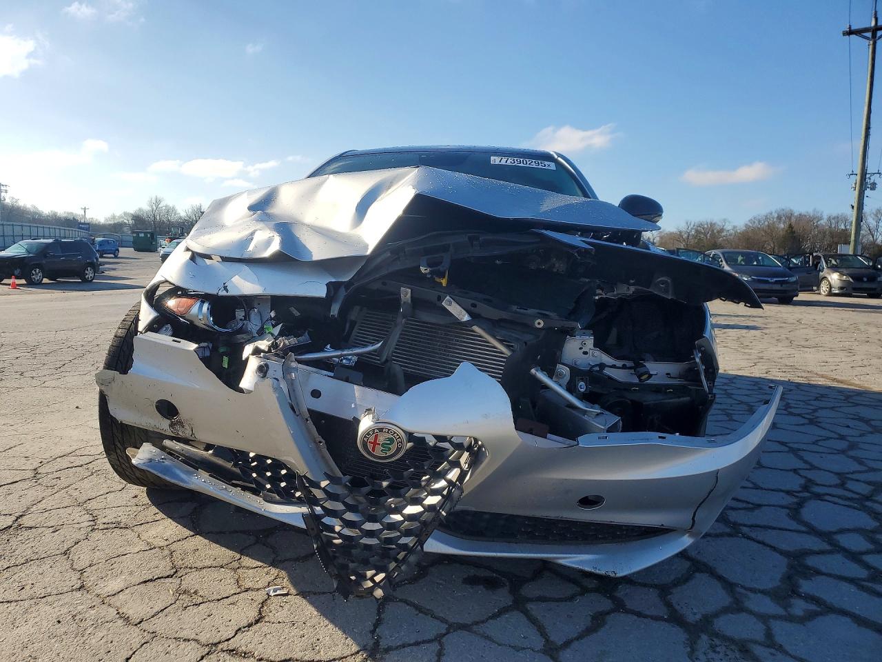 2019 ALFA ROMEO GIULIA photo 9