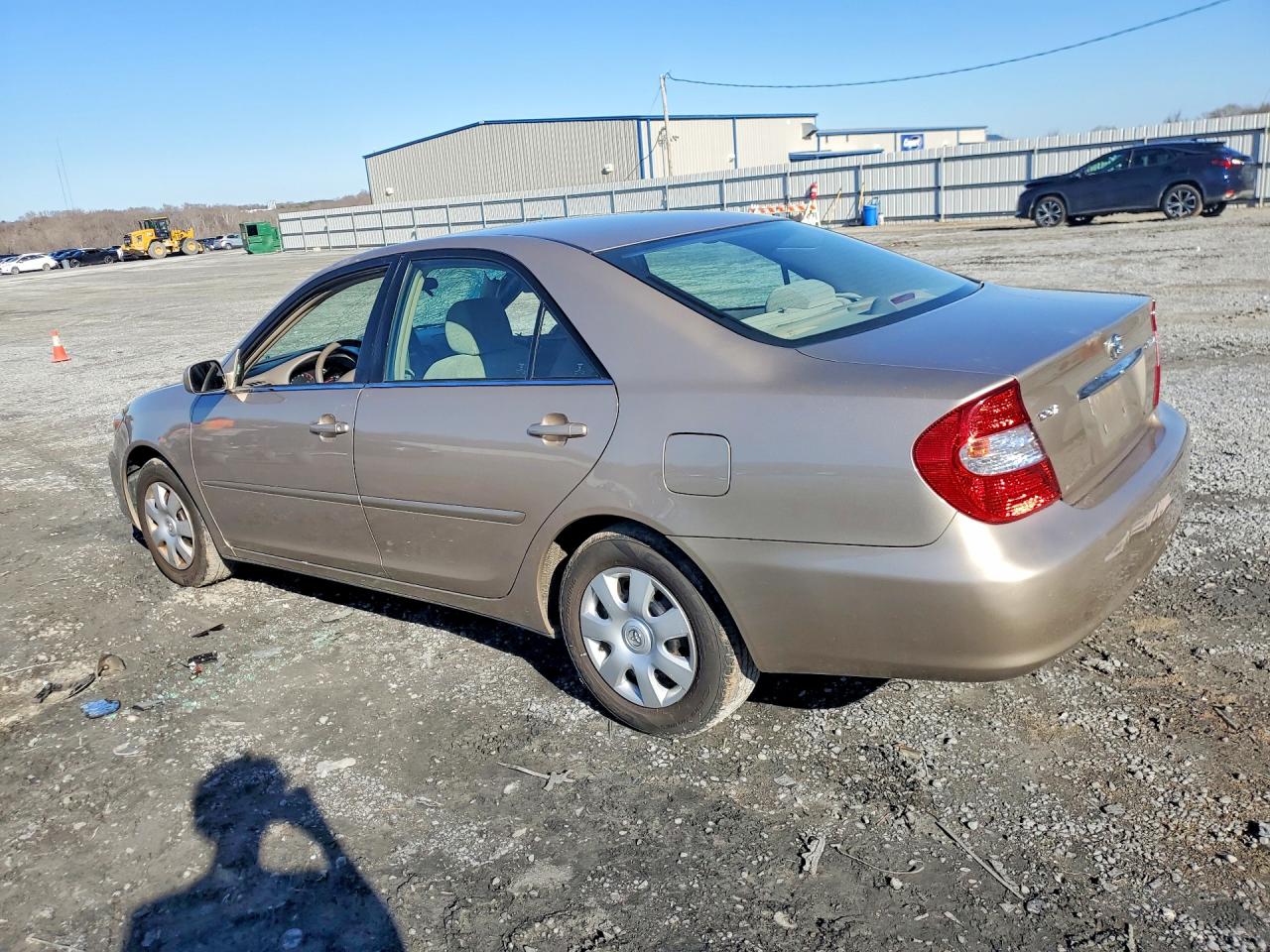 2003 TOYOTA CAMRY LE photo 3