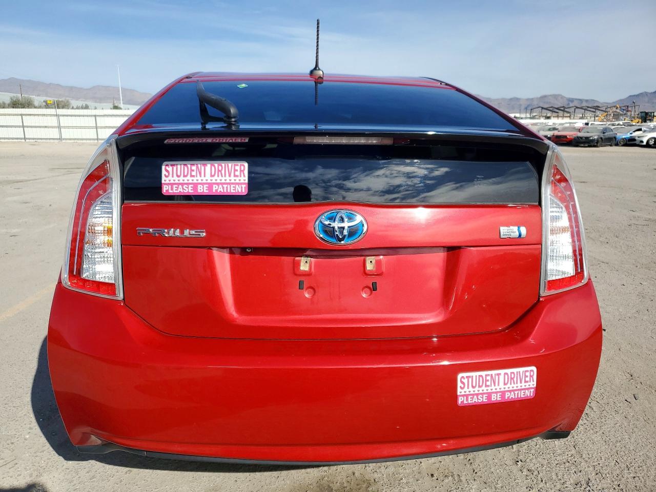 2015 TOYOTA PRIUS FIVE photo 6