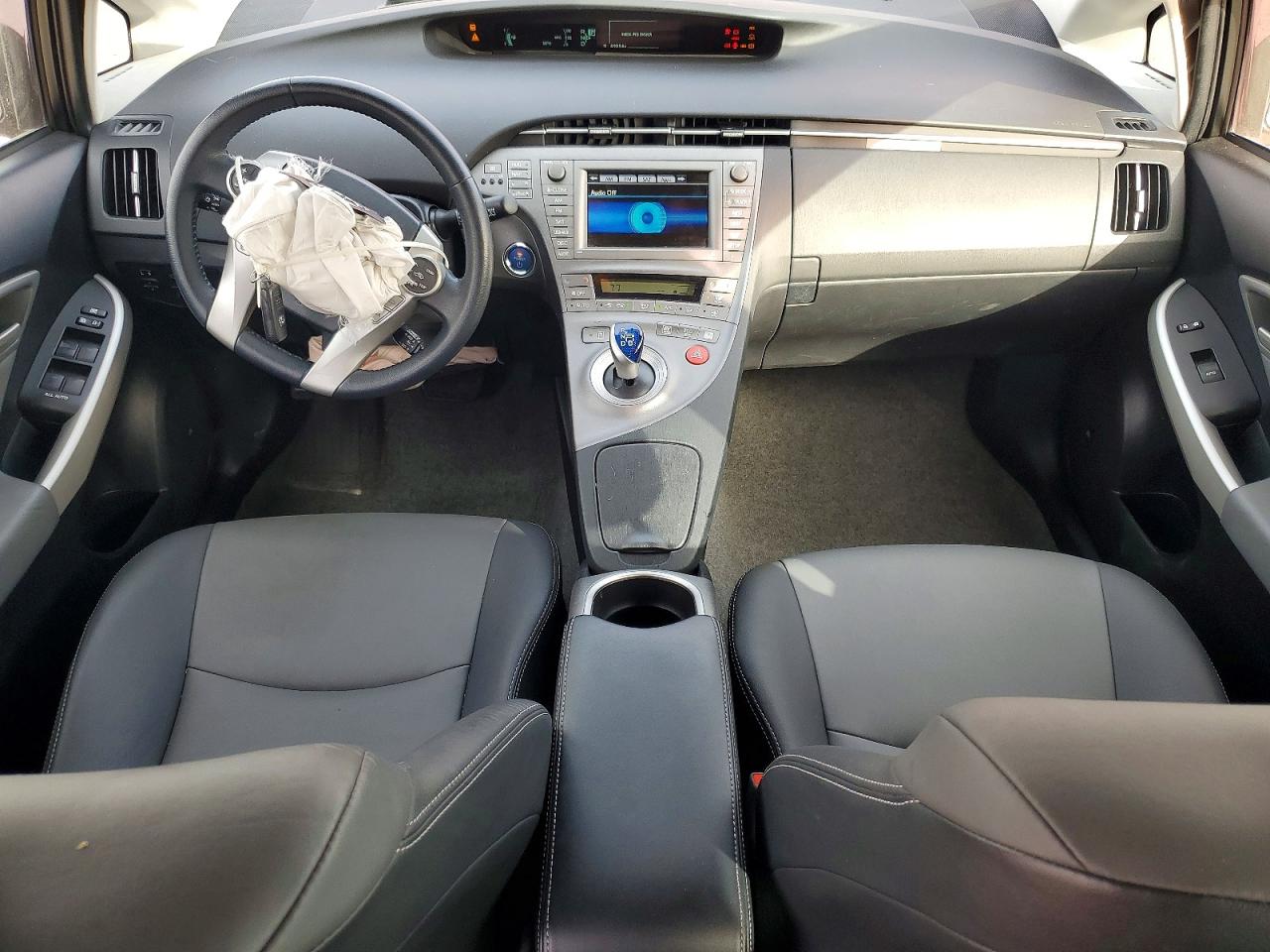 2015 TOYOTA PRIUS FIVE photo 8