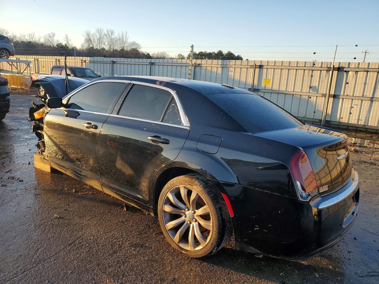 2019 CHRYSLER 300 TOURING photo 2