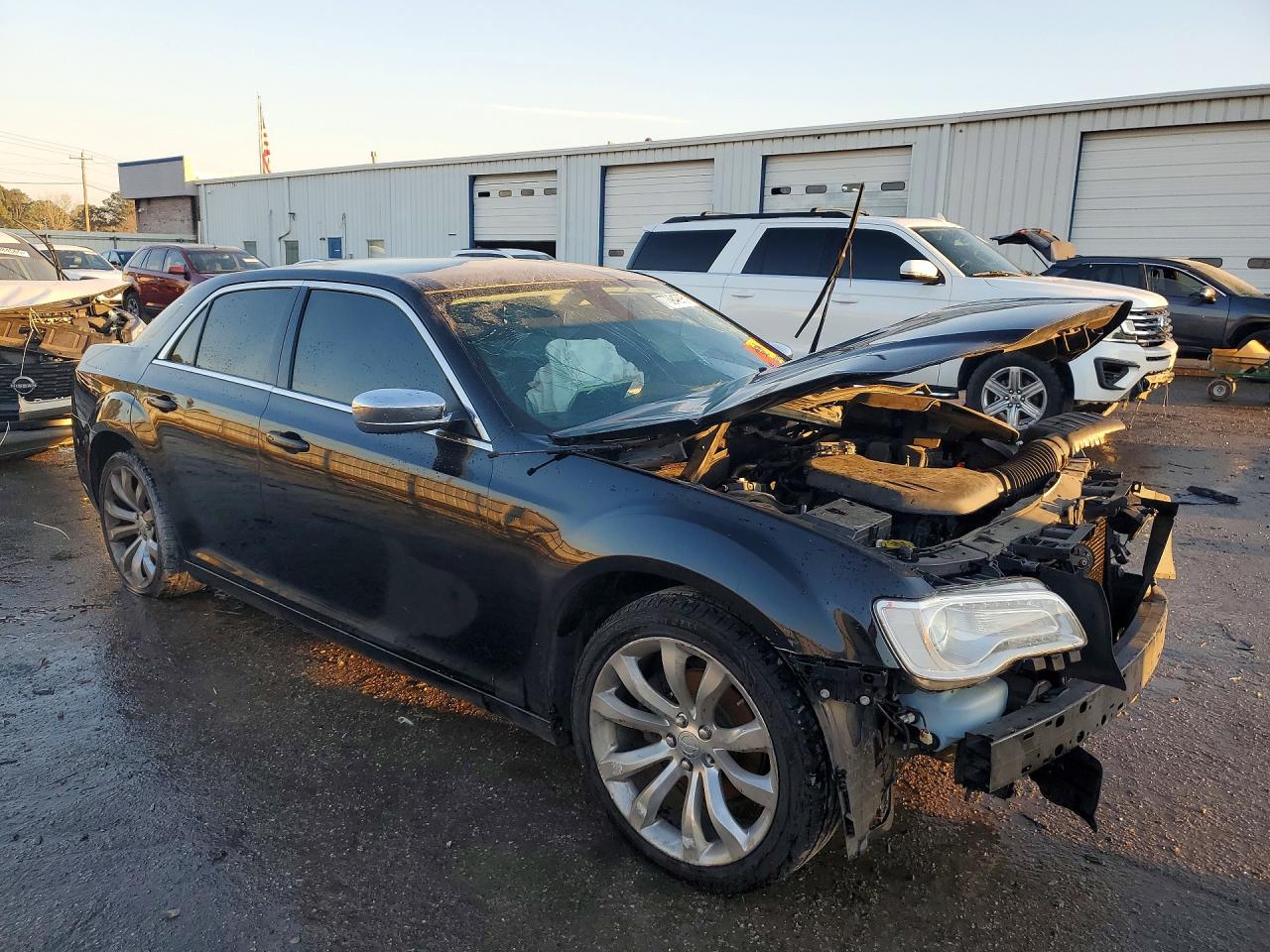 2019 CHRYSLER 300 TOURING photo 4