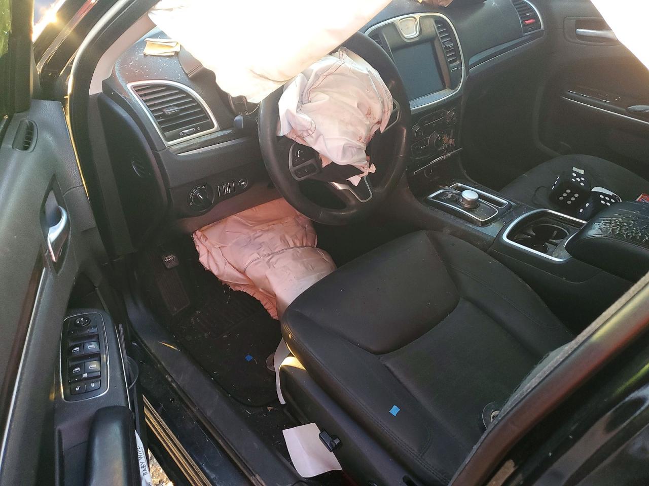 2019 CHRYSLER 300 TOURING photo 8