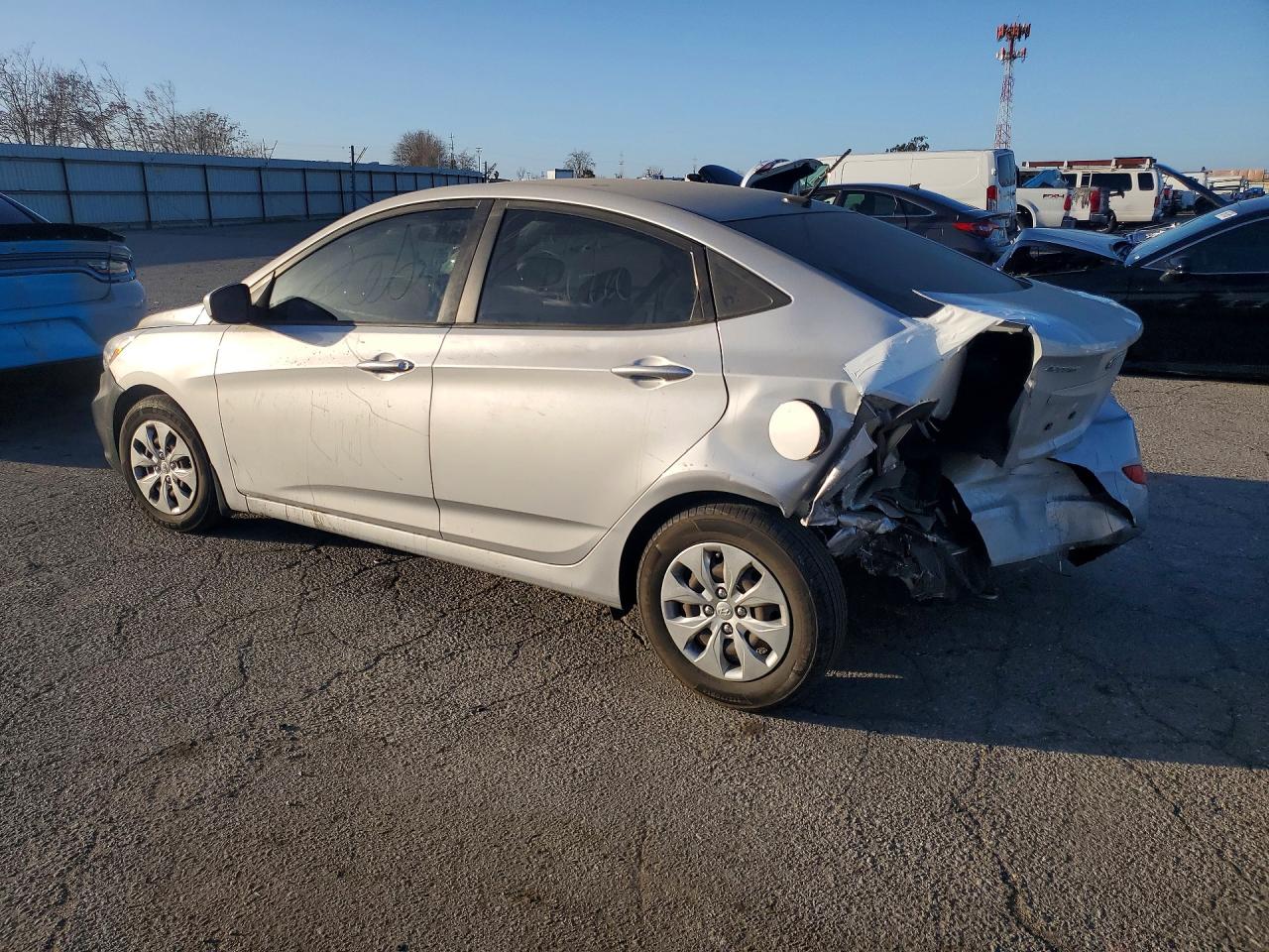 2017 HYUNDAI ACCENT SE photo 5