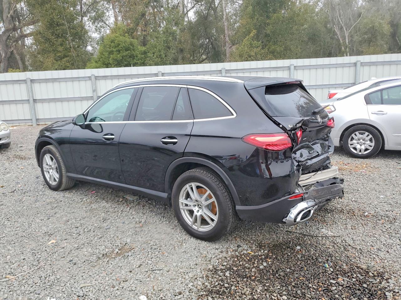 2025 MERCEDES-BENZ GLC 300 photo 2