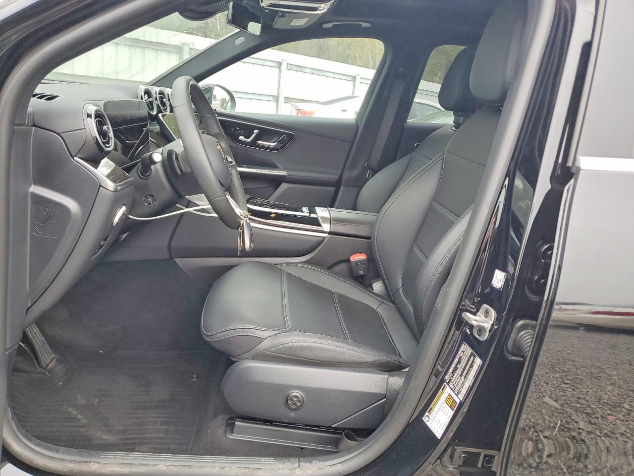 2025 MERCEDES-BENZ GLC 300 photo 7