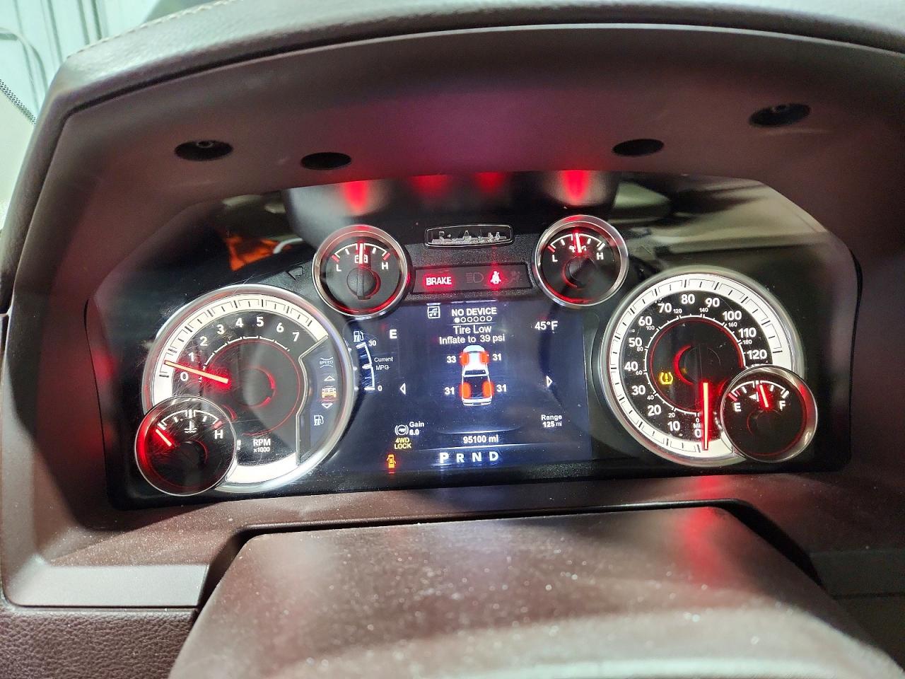2017 RAM 1500 LARAMIE photo 9