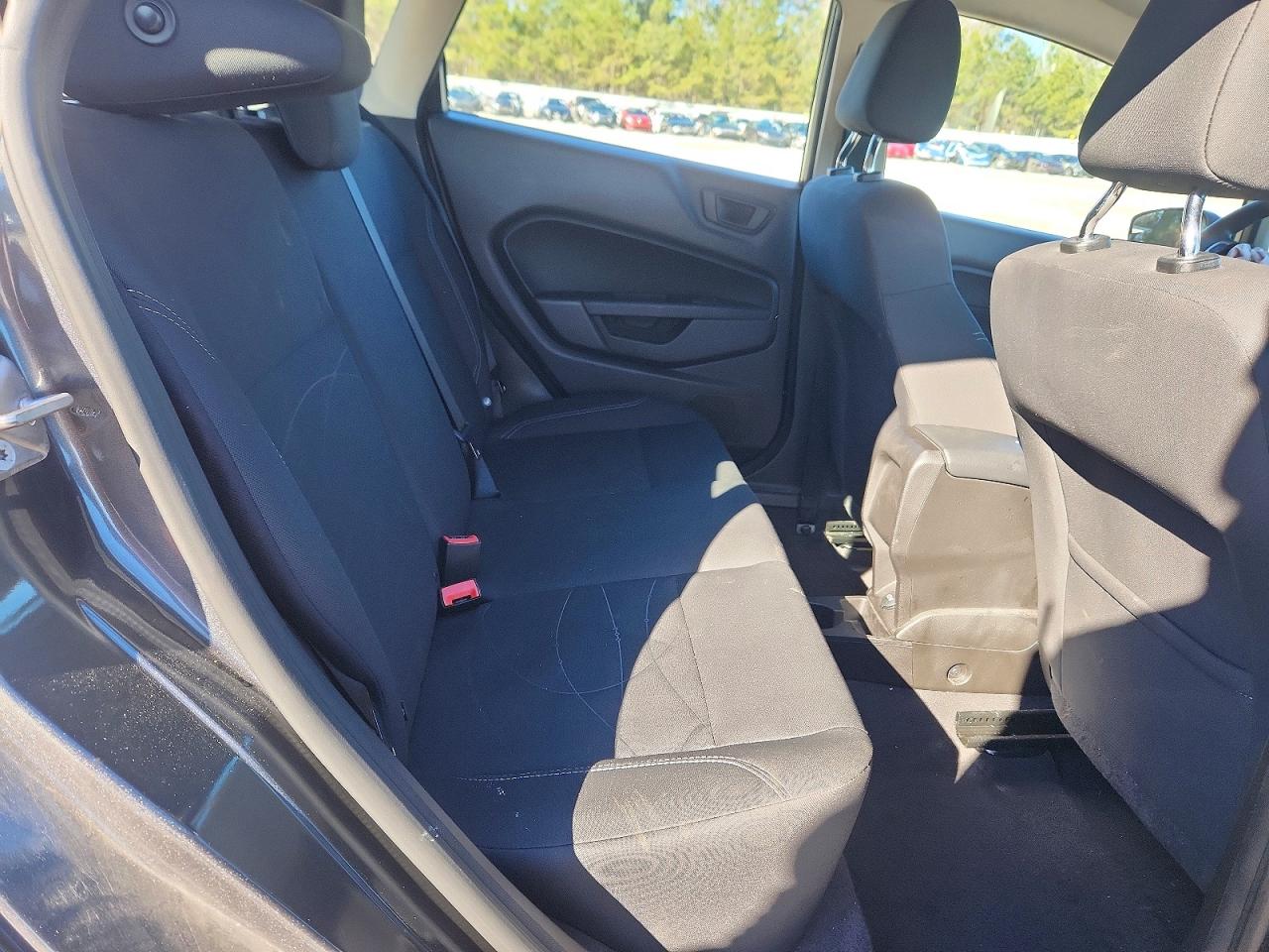 2018 FORD FIESTA SE photo 21