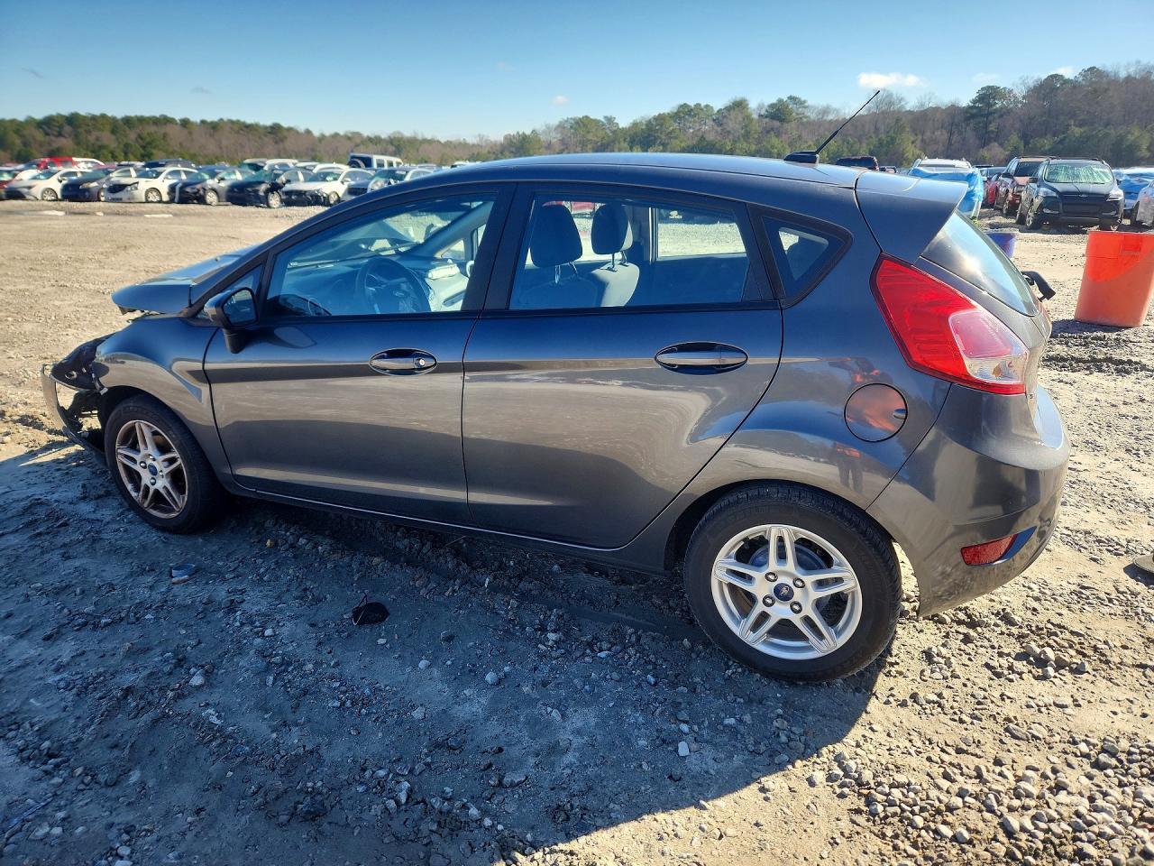 2018 FORD FIESTA SE photo 3